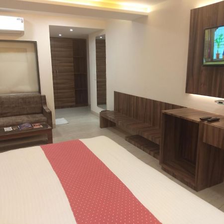 Hotel Moti Palace Agra  Buitenkant foto
