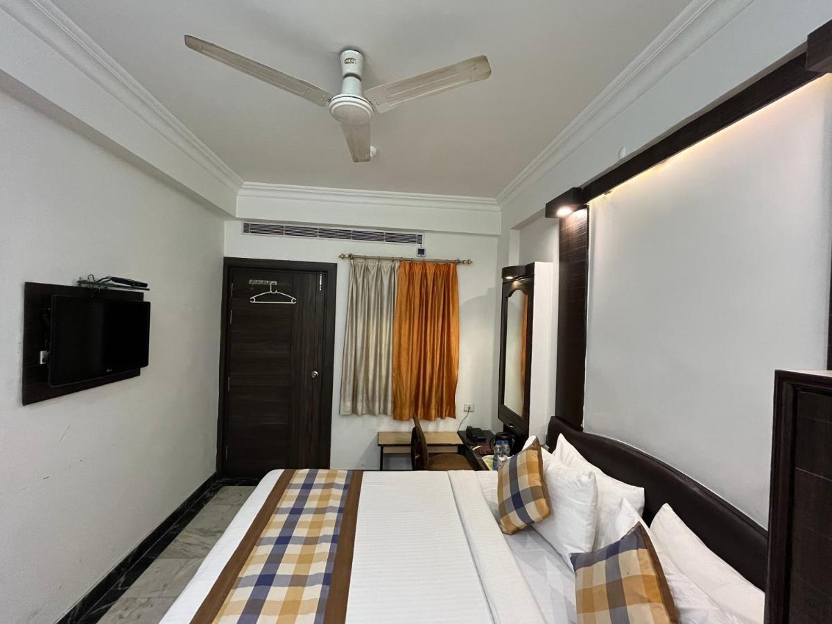 Hotel Moti Palace Agra  Buitenkant foto