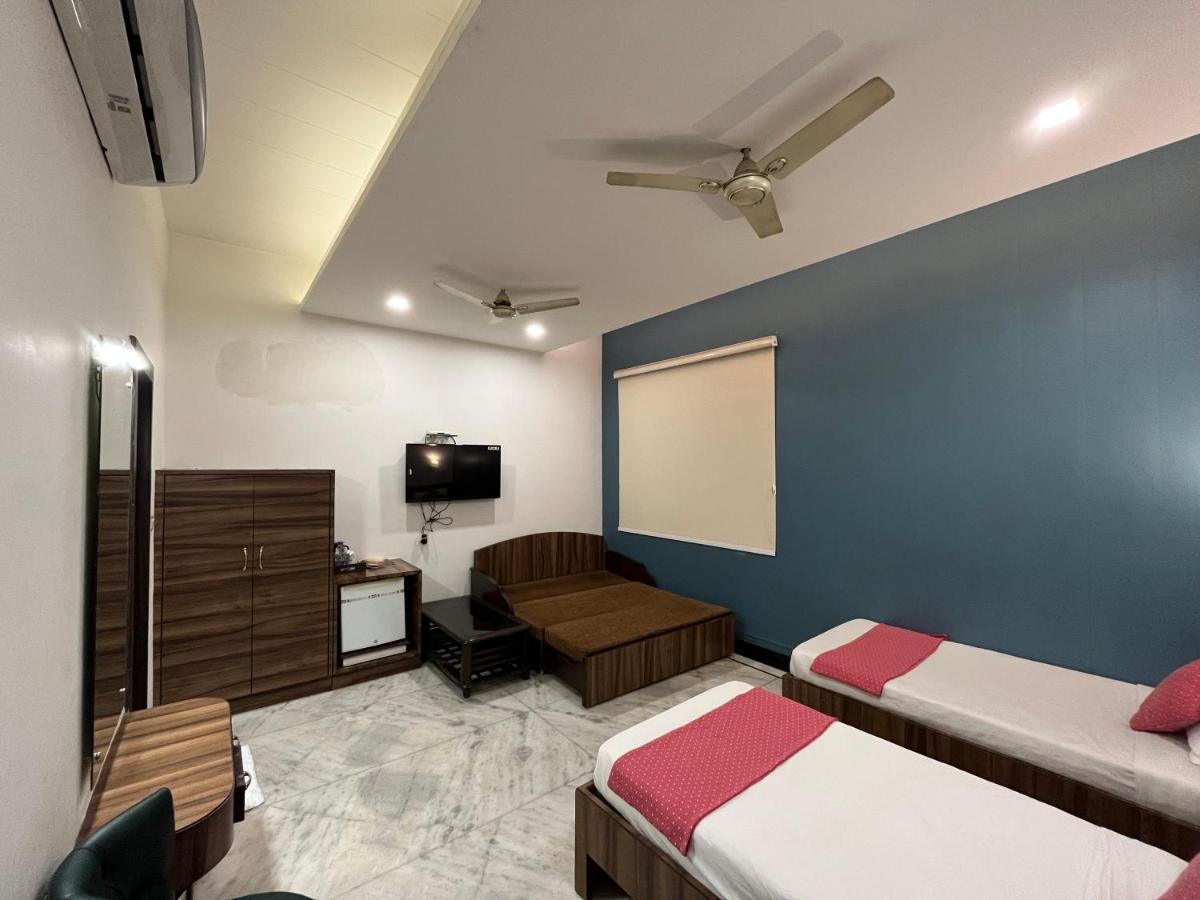 Hotel Moti Palace Agra  Buitenkant foto
