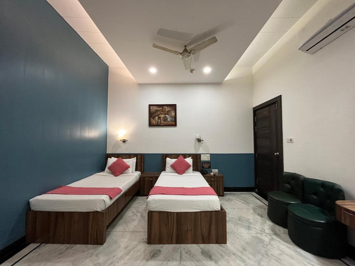 Hotel Moti Palace Agra  Buitenkant foto