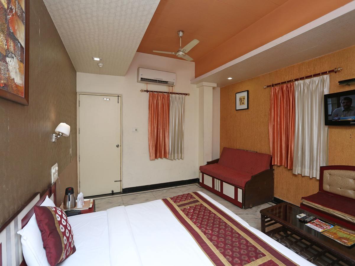 Hotel Moti Palace Agra  Buitenkant foto