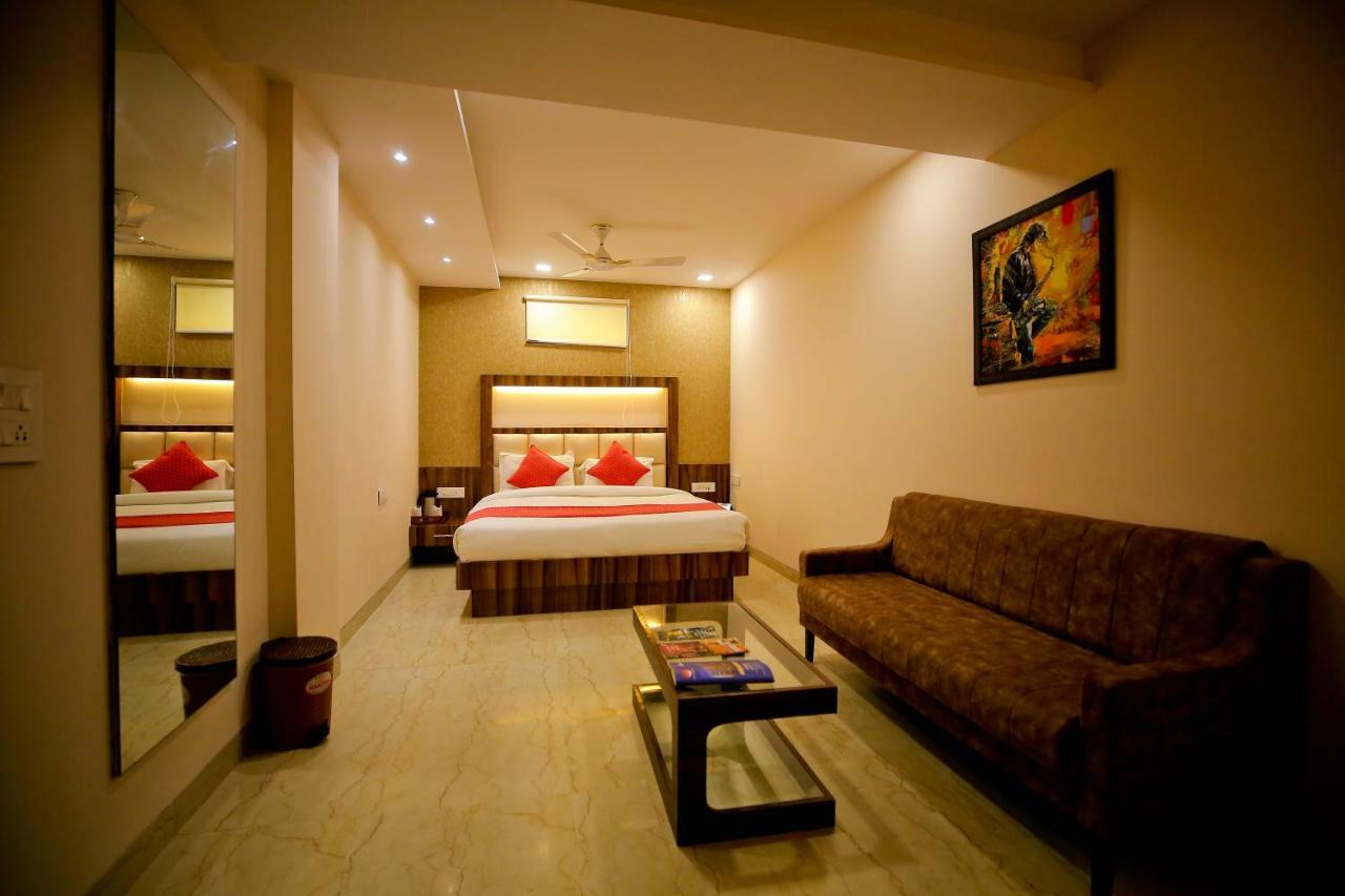 Hotel Moti Palace Agra  Buitenkant foto