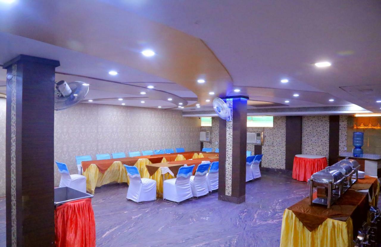 Hotel Moti Palace Agra  Buitenkant foto
