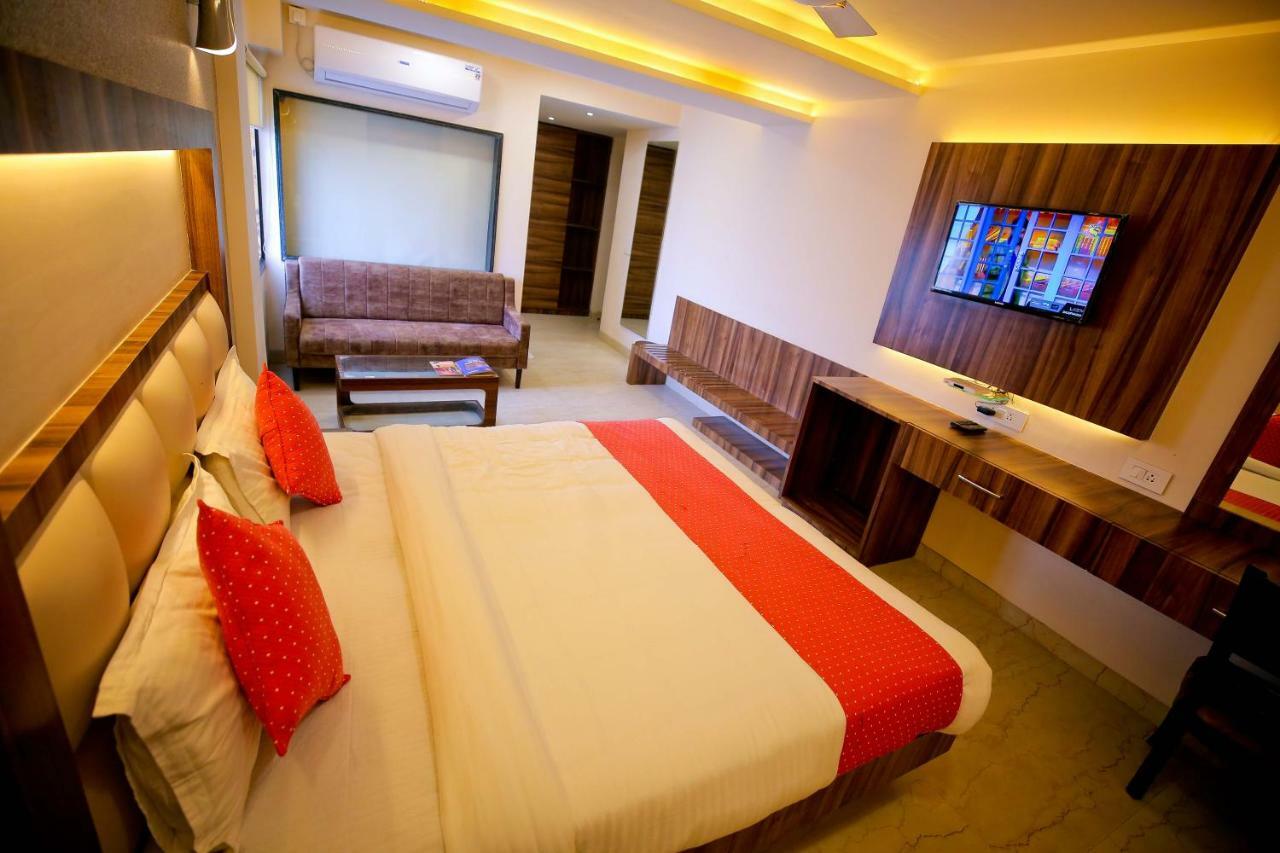 Hotel Moti Palace Agra  Buitenkant foto