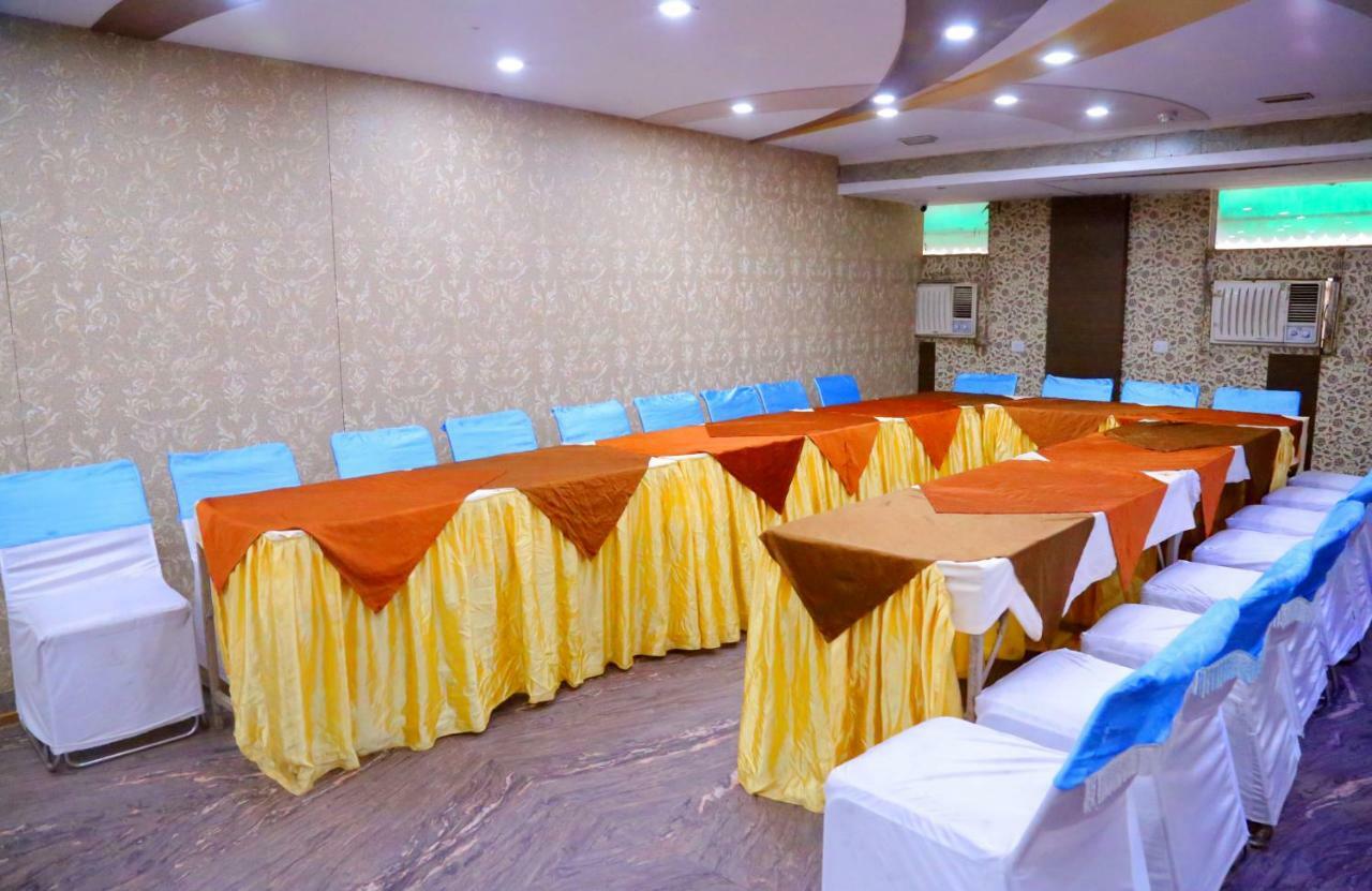 Hotel Moti Palace Agra  Buitenkant foto