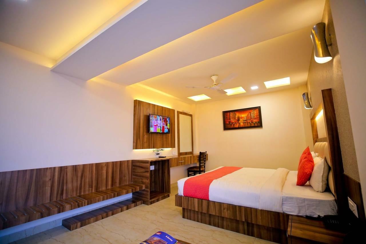 Hotel Moti Palace Agra  Buitenkant foto