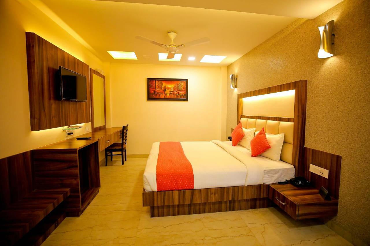 Hotel Moti Palace Agra  Buitenkant foto