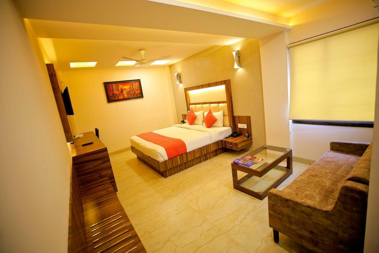 Hotel Moti Palace Agra  Buitenkant foto